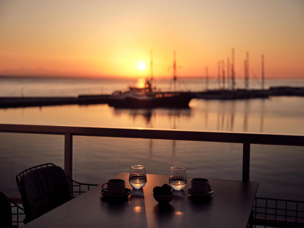 Monopolio Waterfront Apartment With Sea View, By Zantewize Bagian luar foto
